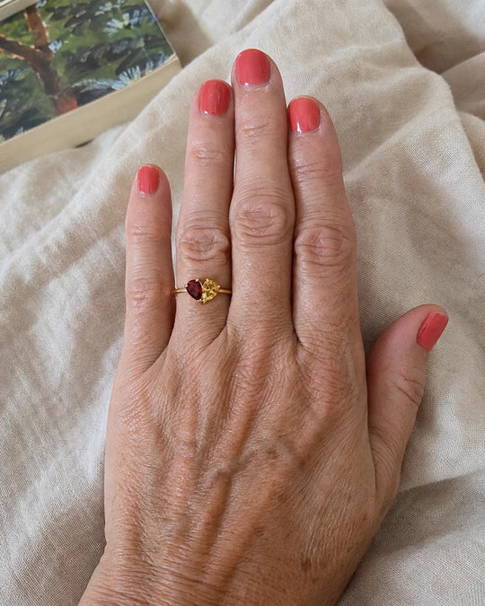 Customer wearing the Cordelia Ring