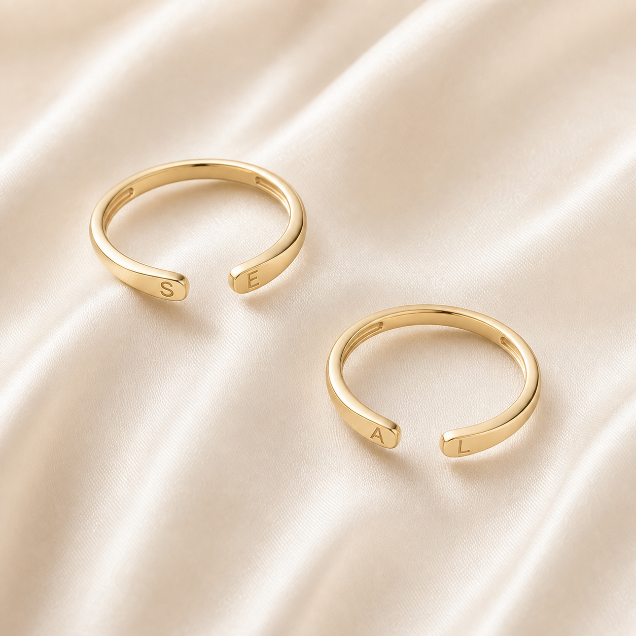 Dos anillos Alma con iniciales personalizadas